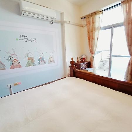 七之一二館-市區包棟民宿附車位 花莲市 外观 照片