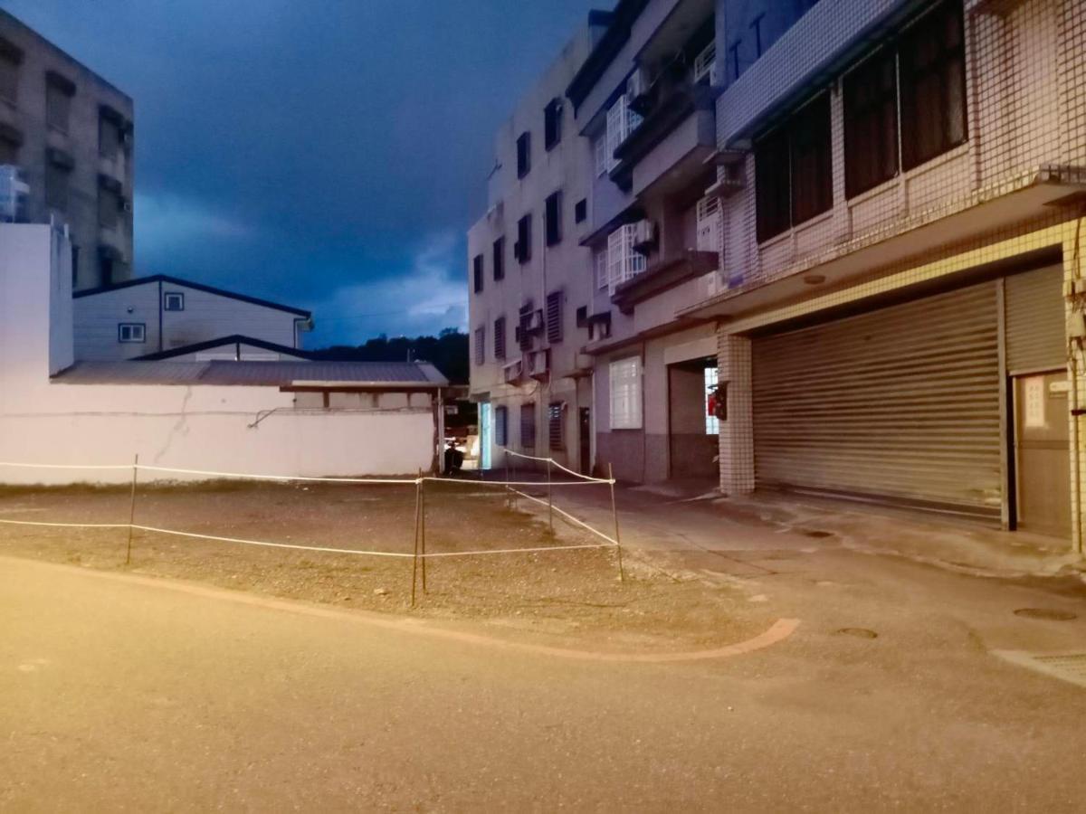 七之一二館-市區包棟民宿附車位 花莲市 外观 照片